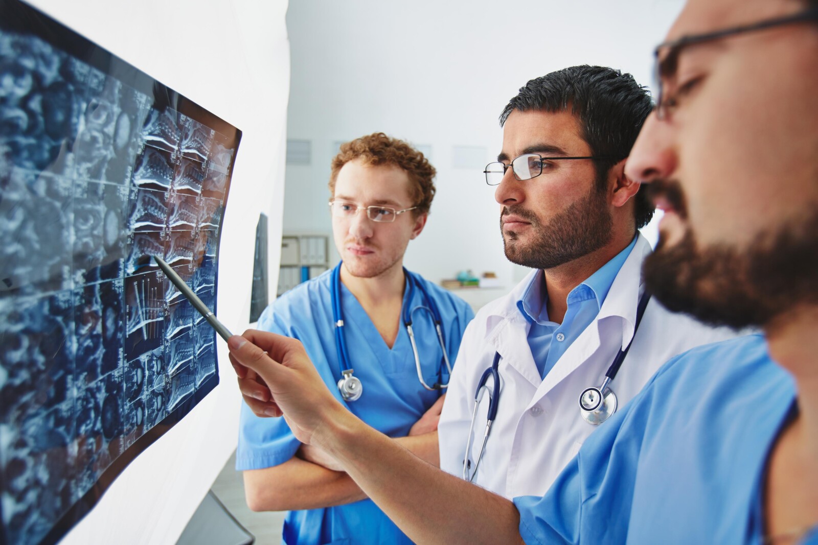 doctor-showing-problem doctor-showing-problem